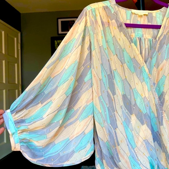 Lovestitch Hi-Lo Pastel with Metallic Thread Blouse Size Lg Flattering Fit! - Picture 1 of 15